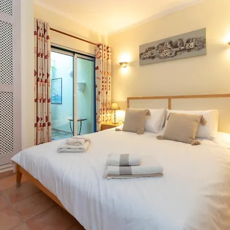 Front Line Townhouse Nº6 In Ferragudo, Sea Views *