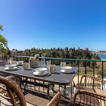 Hébergement de vacances Front Line Townhouse Nº6 In Ferragudo, Sea Views