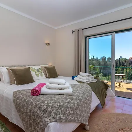 Hébergement de vacances Front Line Townhouse Nº6 In Ferragudo, Sea Views