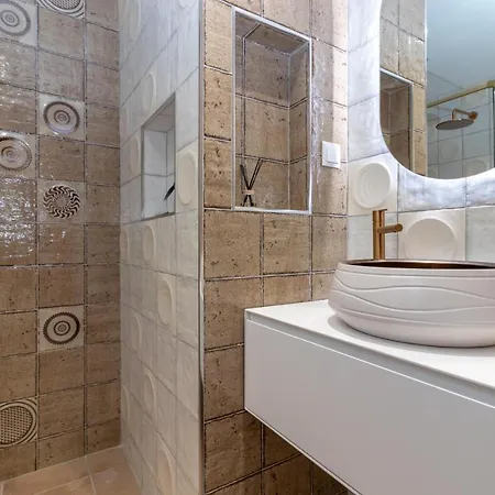 Hébergement de vacances Front Line Townhouse Nº6 In Ferragudo, Sea Views *