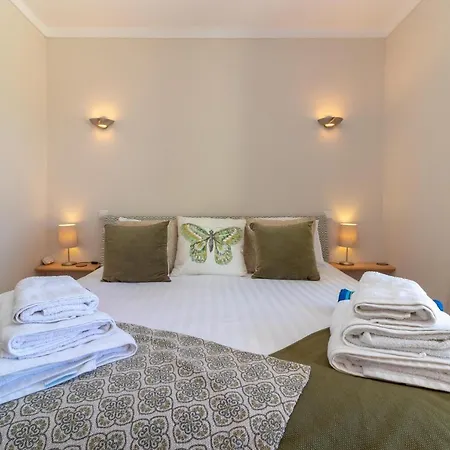 Front Line Townhouse Nº6 In Ferragudo, Sea Views Сasa de vacaciones